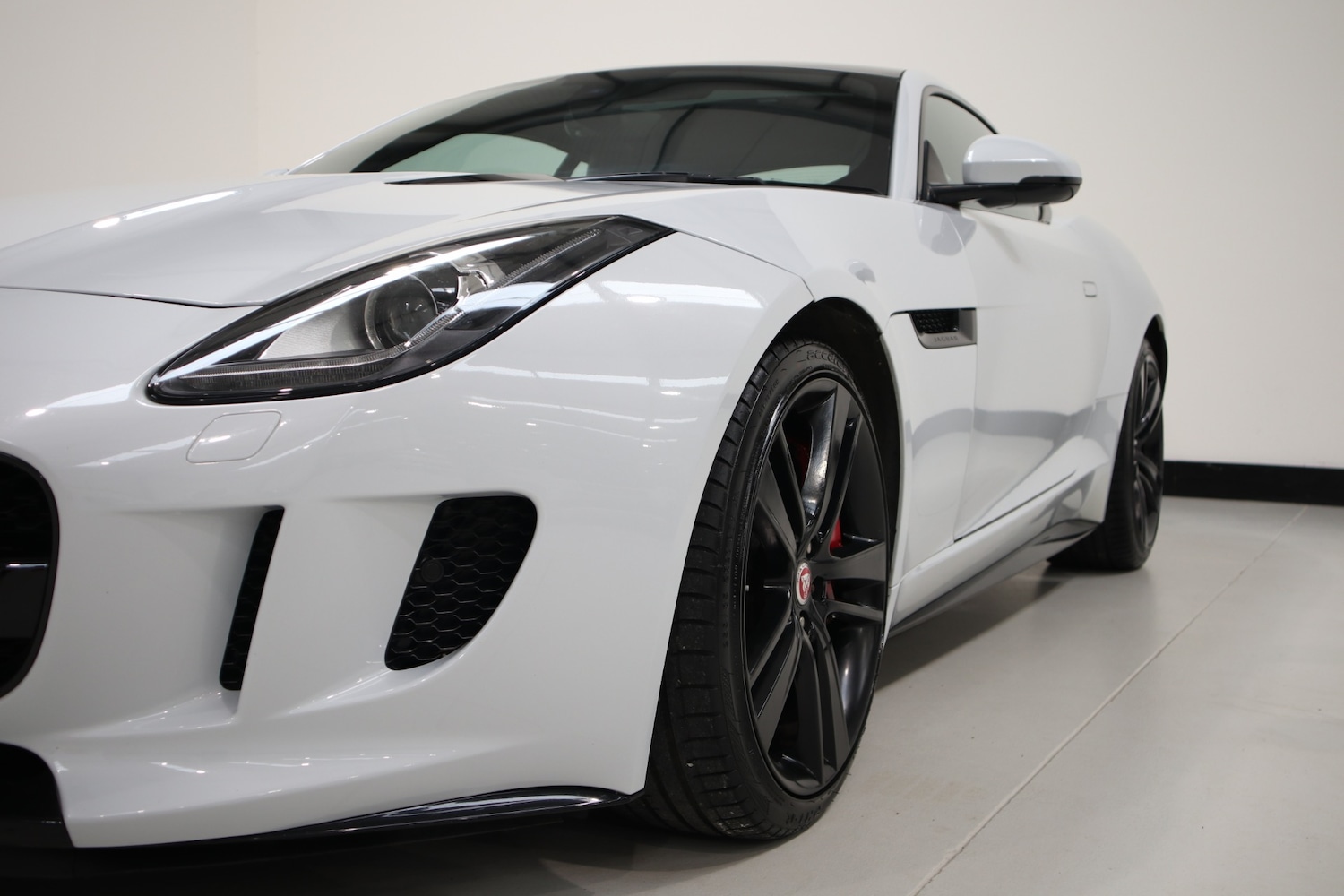 Used Jaguar F-Type 2017 for sale - 76662874: Photo 5