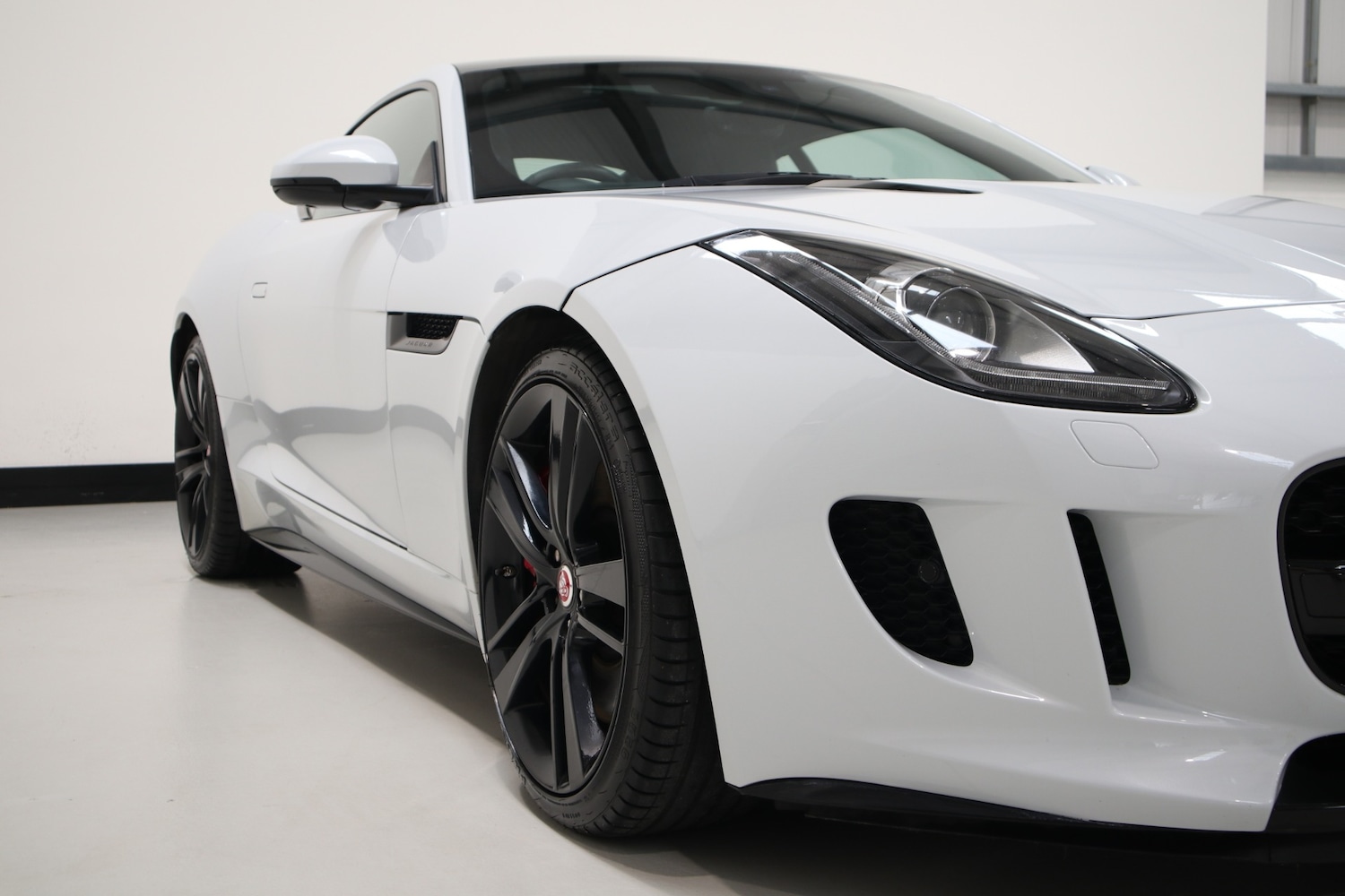 Used Jaguar F-Type 2017 for sale - 76662874: Photo 6