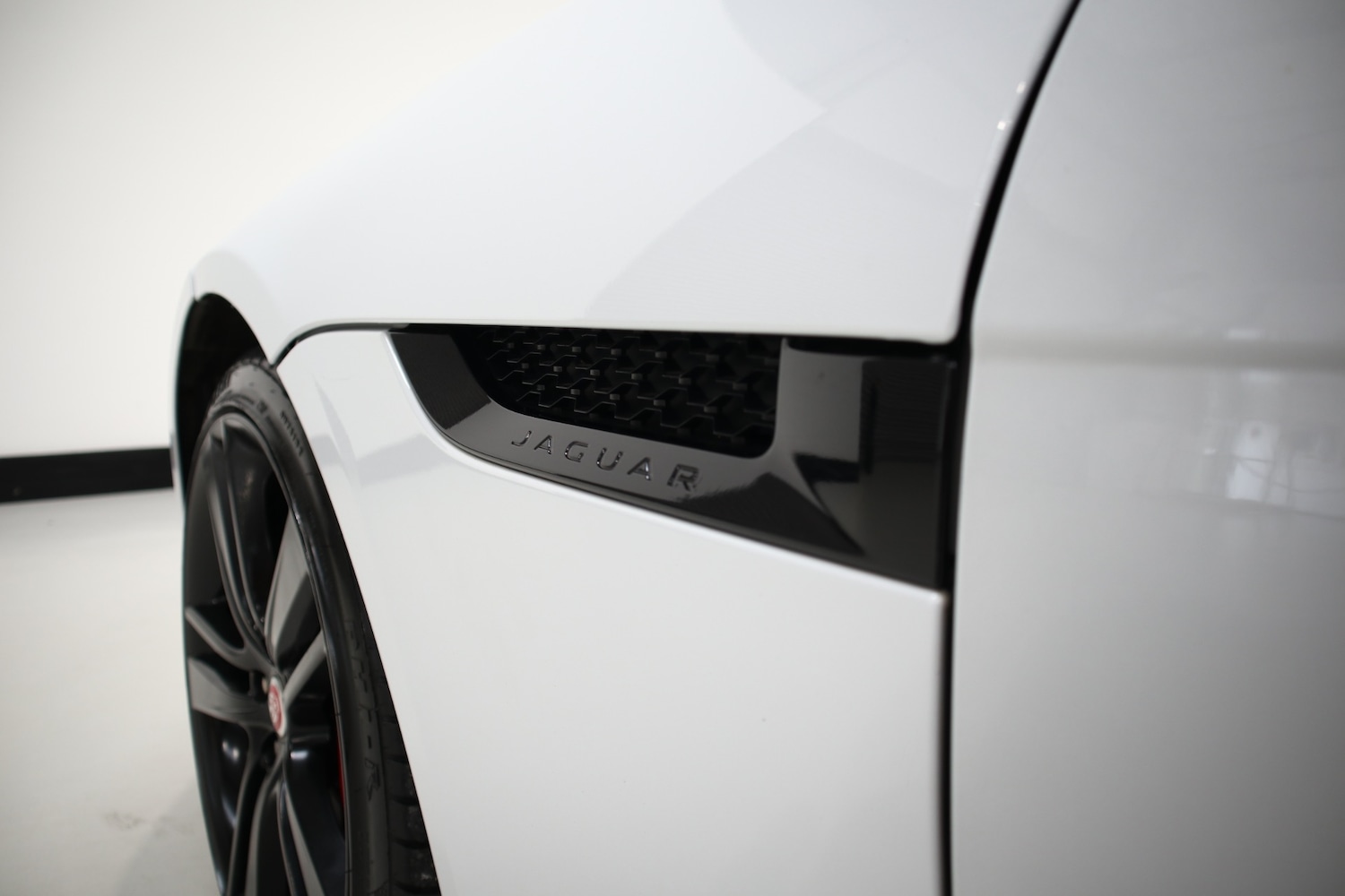 Used Jaguar F-Type 2017 for sale - 76662874: Photo 8