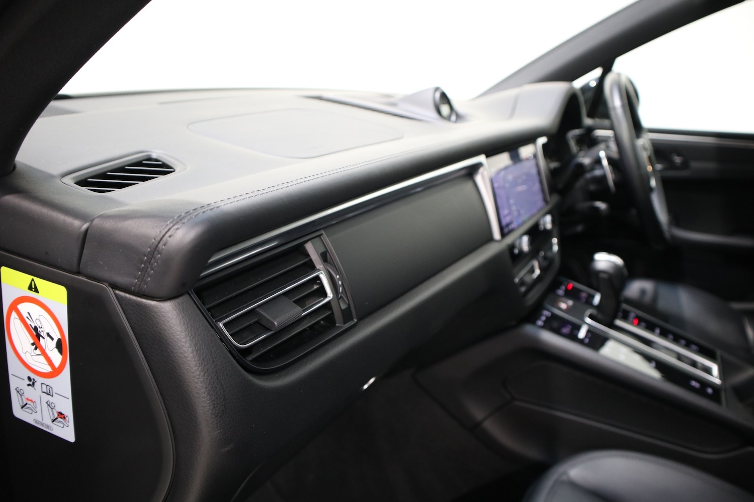 Used Porsche Macan 2022 for sale - 76662670: Photo 11