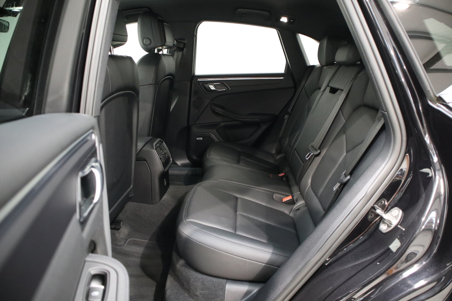 Used Porsche Macan 2022 for sale - 76662670: Photo 14