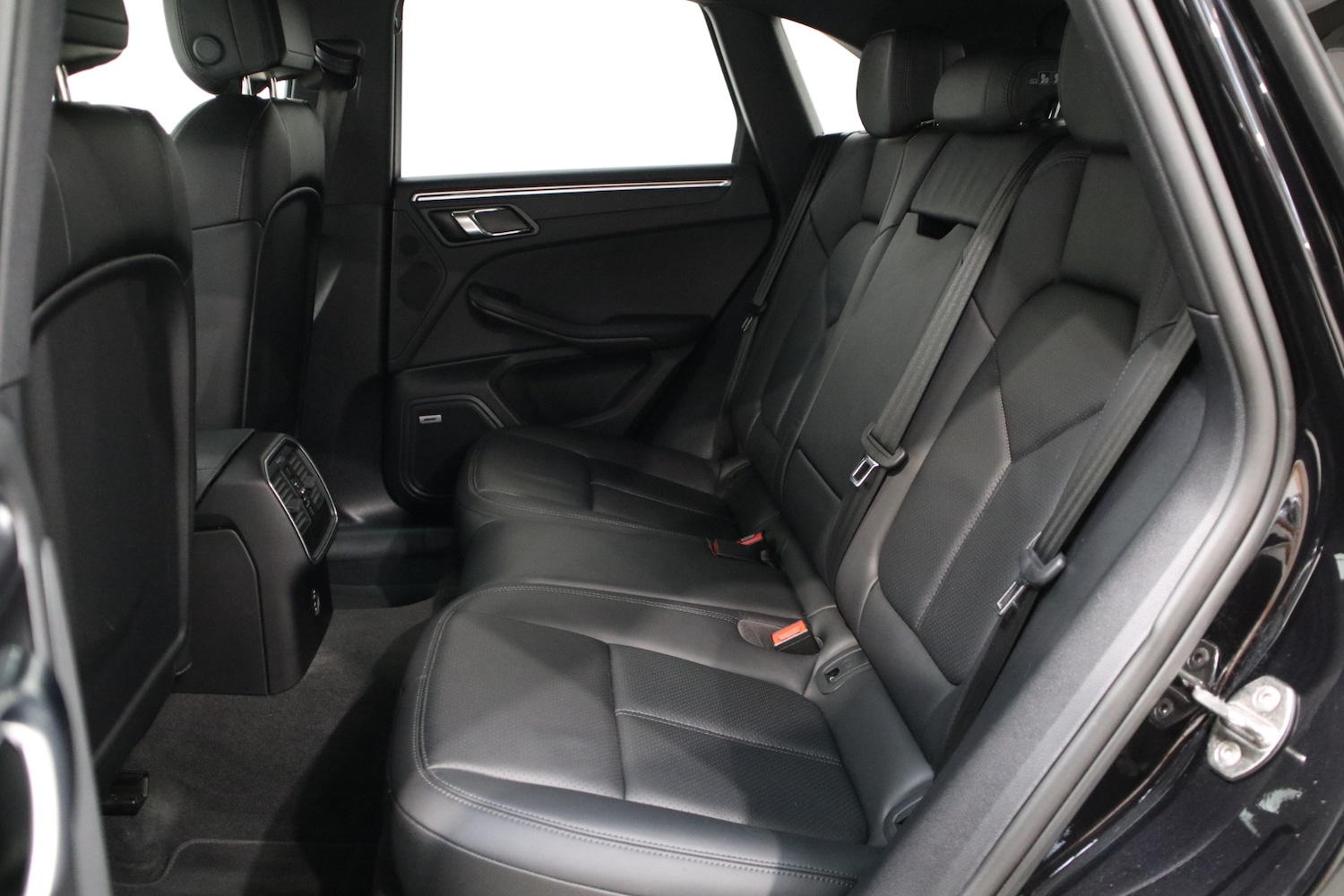 Used Porsche Macan 2022 for sale - 76662670: Photo 16