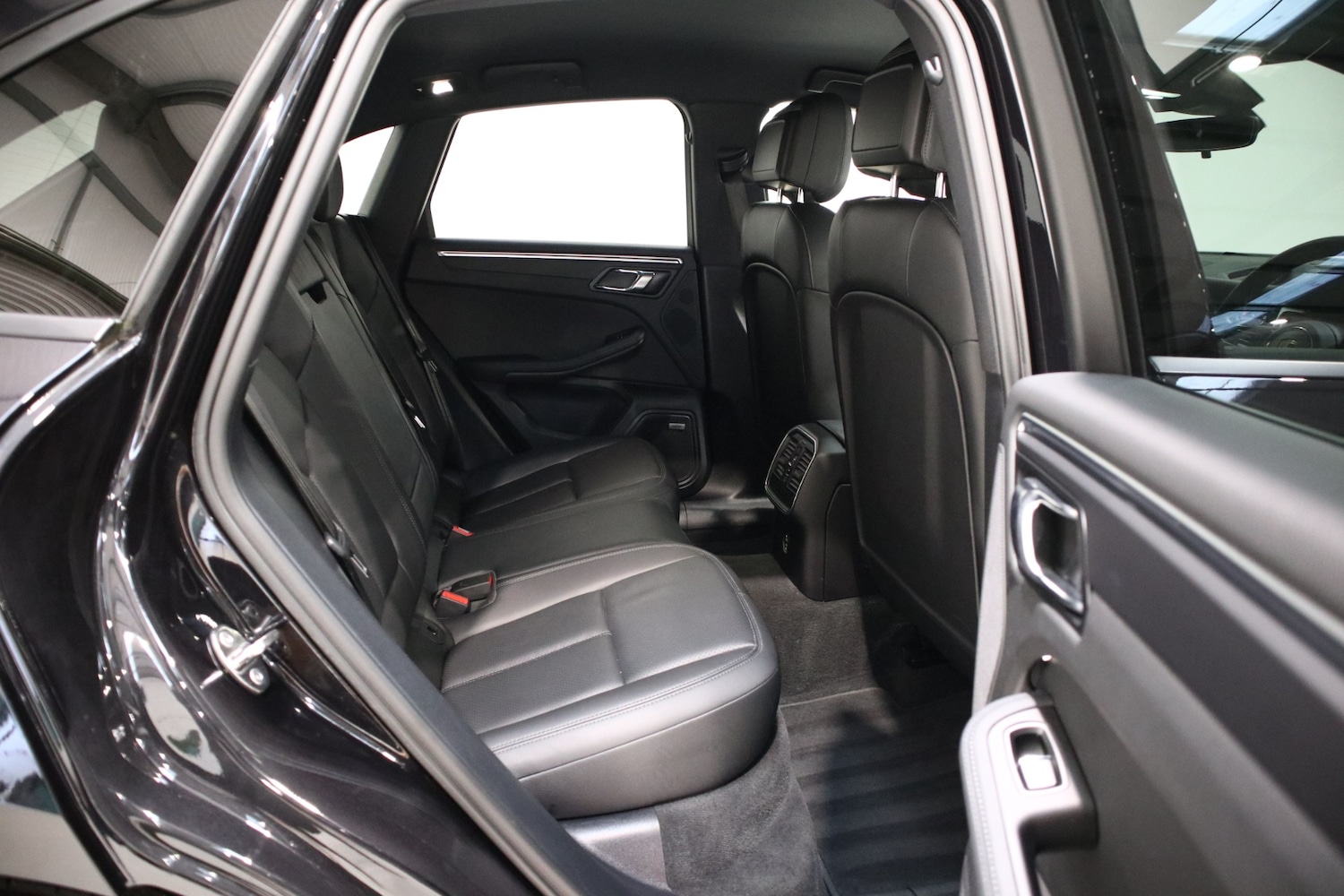 Used Porsche Macan 2022 for sale - 76662670: Photo 18