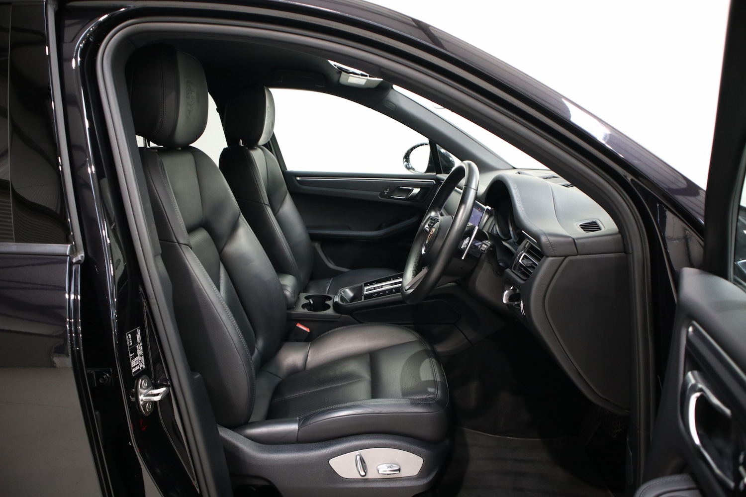 Used Porsche Macan 2022 for sale - 76662670: Photo 19