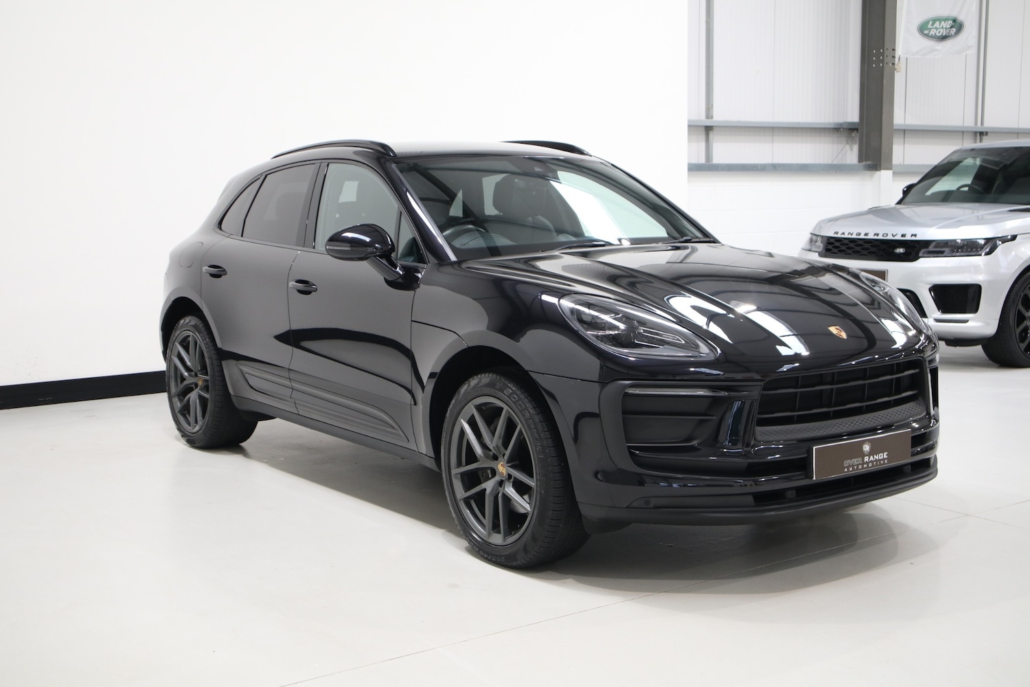 Used Porsche Macan 2022 for sale - 76662670: Photo 2