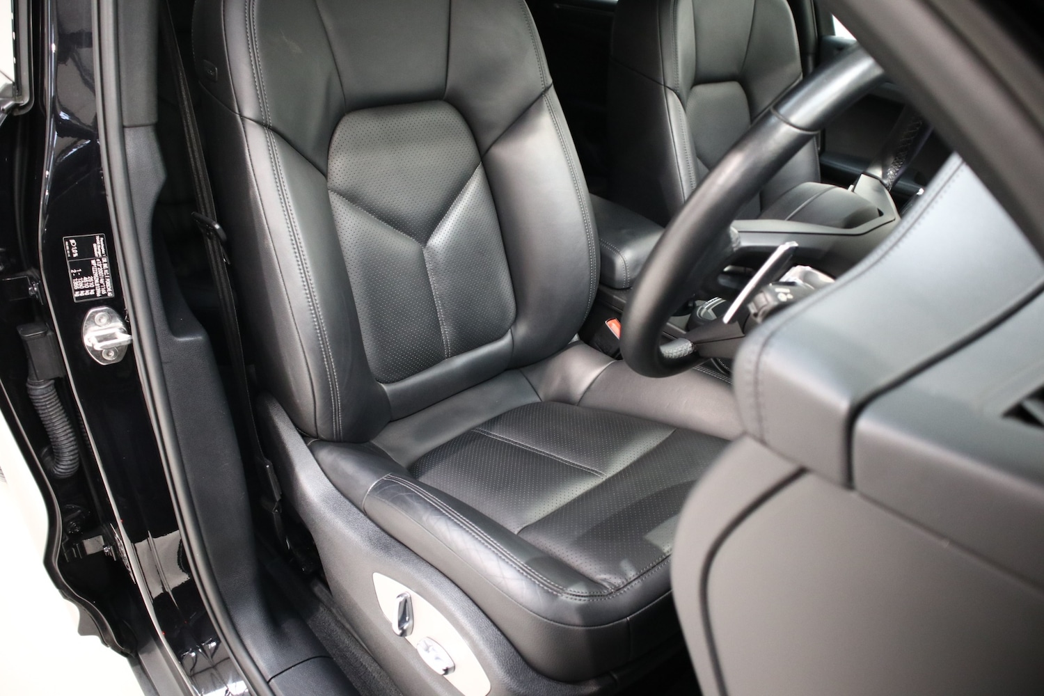 Used Porsche Macan 2022 for sale - 76662670: Photo 21