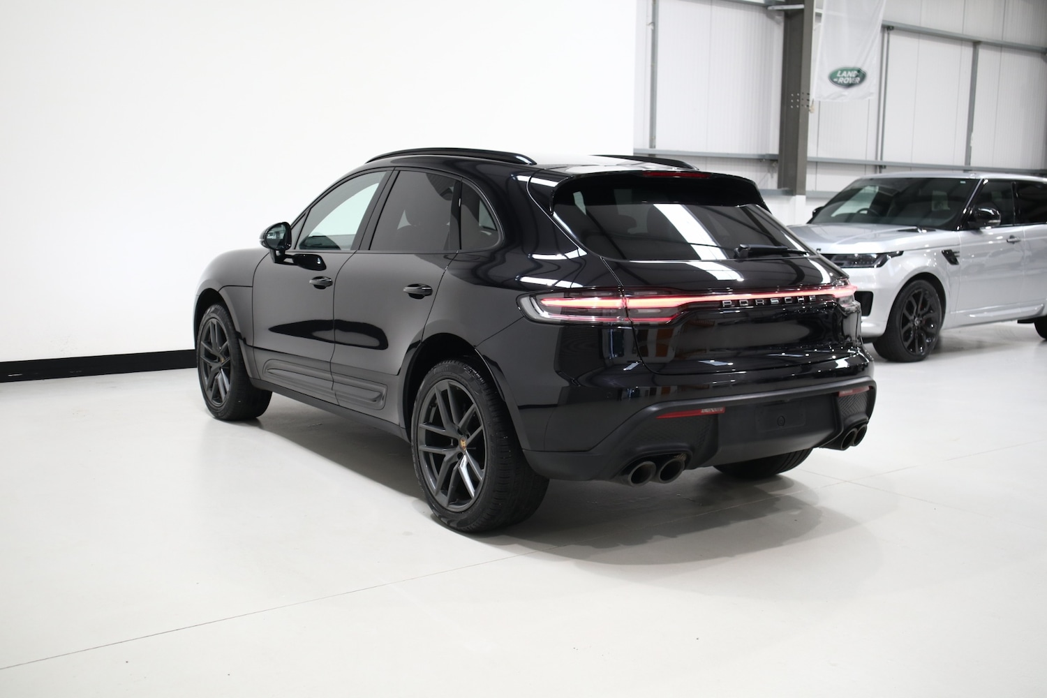 Used Porsche Macan 2022 for sale - 76662670: Photo 24