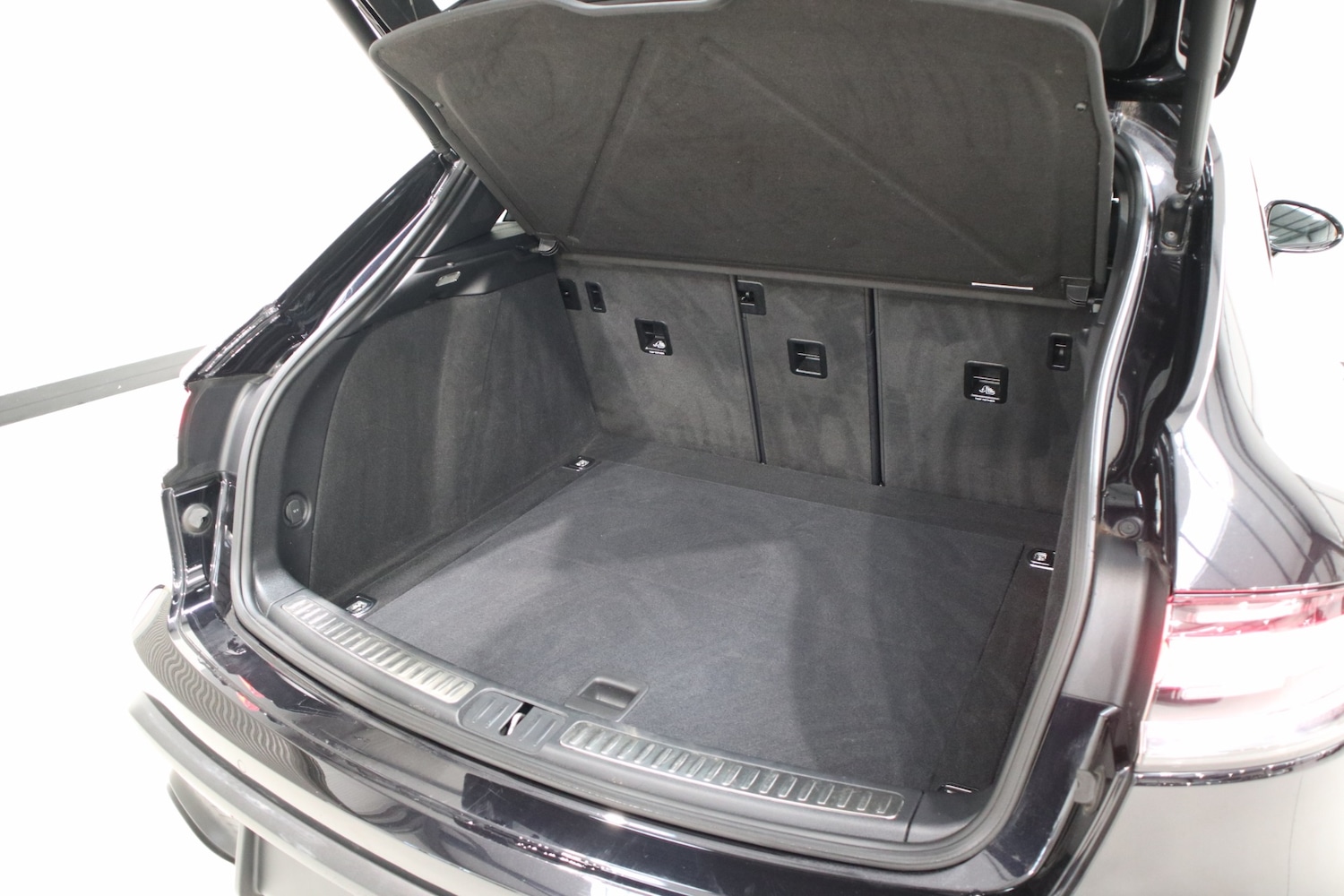 Used Porsche Macan 2022 for sale - 76662670: Photo 29