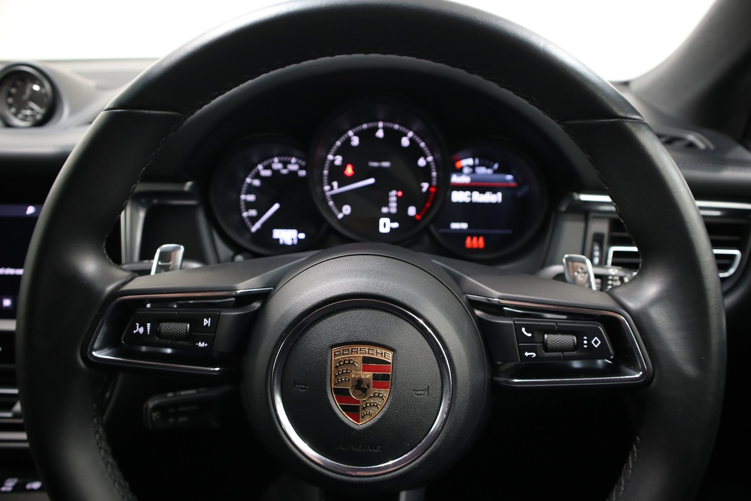 Used Porsche Macan 2022 for sale - 76662670: Photo 31