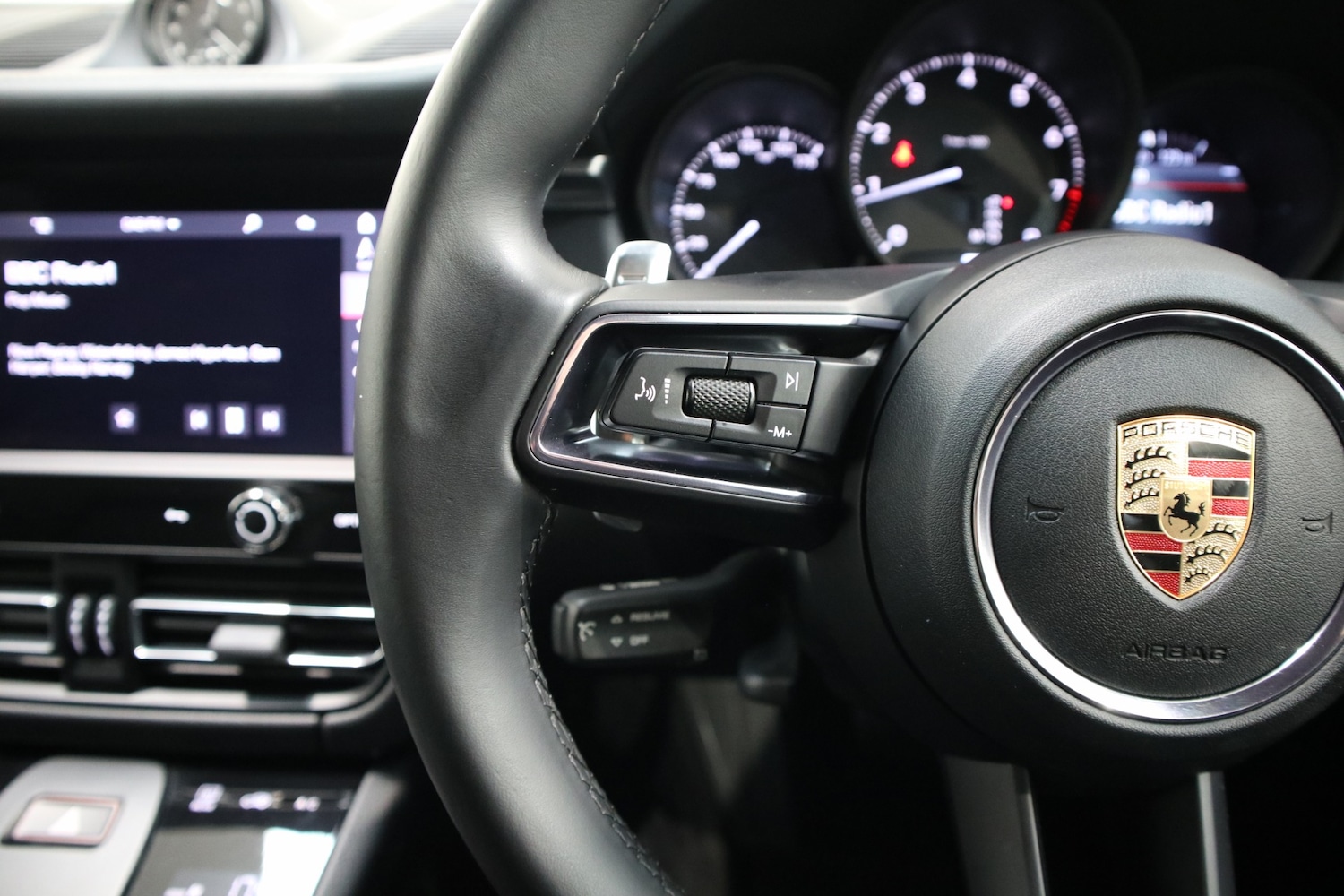 Used Porsche Macan 2022 for sale - 76662670: Photo 34