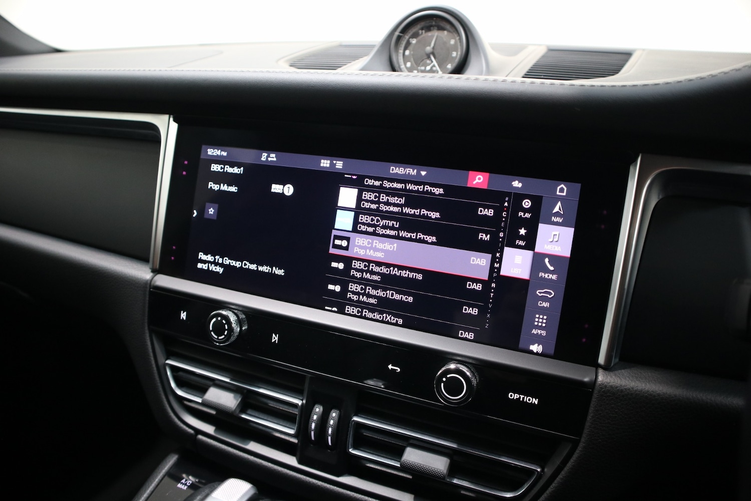 Used Porsche Macan 2022 for sale - 76662670: Photo 42