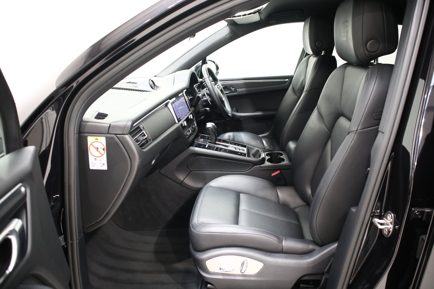 Used Porsche Macan 2022 for sale - 76662670: Photo 8