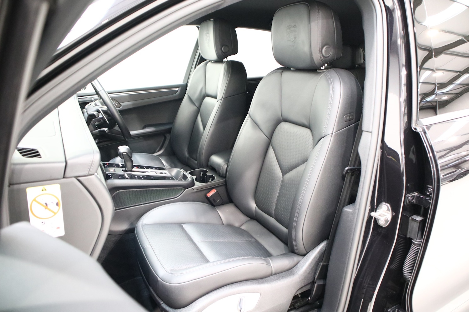 Used Porsche Macan 2022 for sale - 76662670: Photo 9