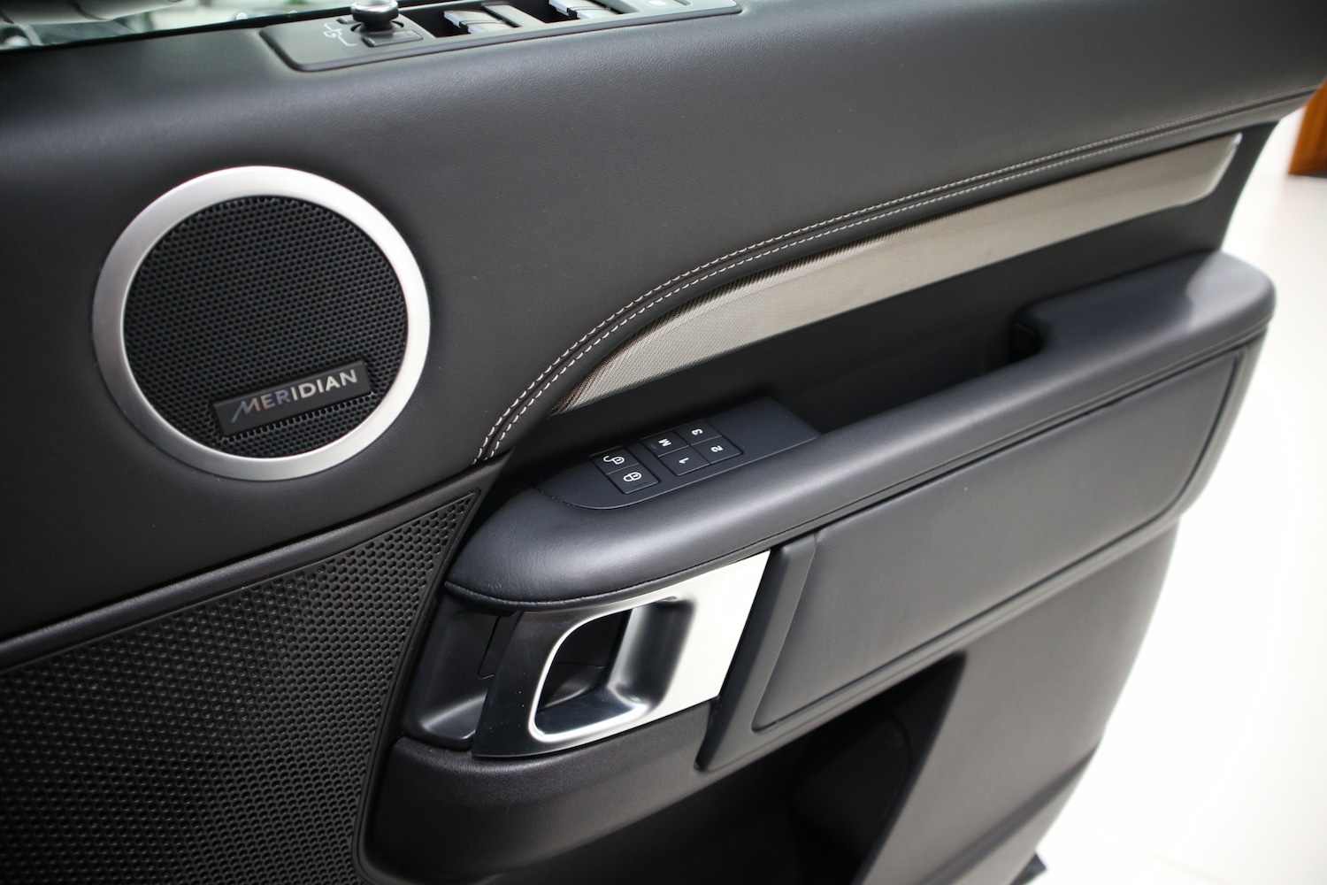 Used Land Rover Discovery 2017 for sale - 76835186: Photo 24