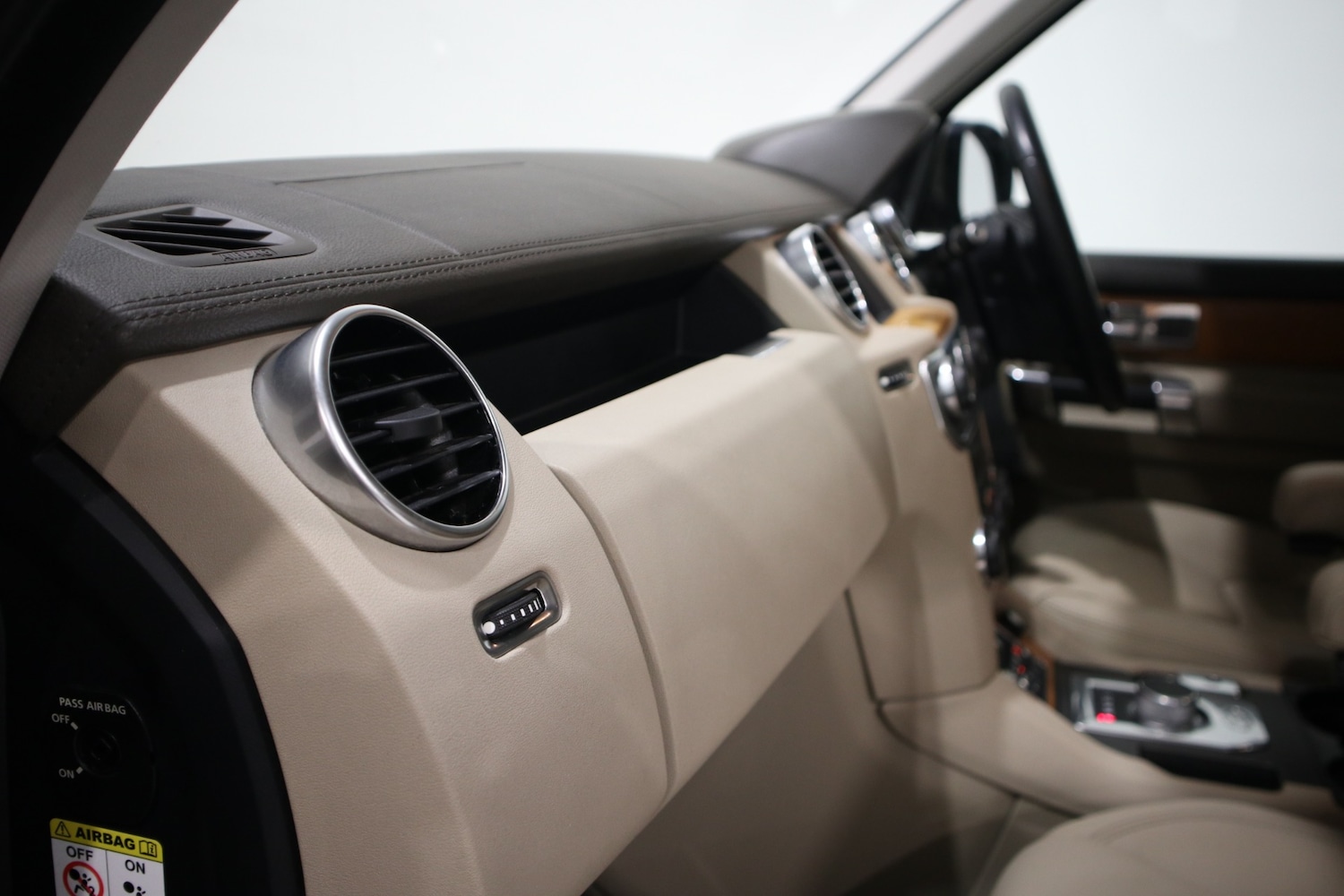 Used Land Rover Discovery 2015 for sale - 76882002: Photo 10