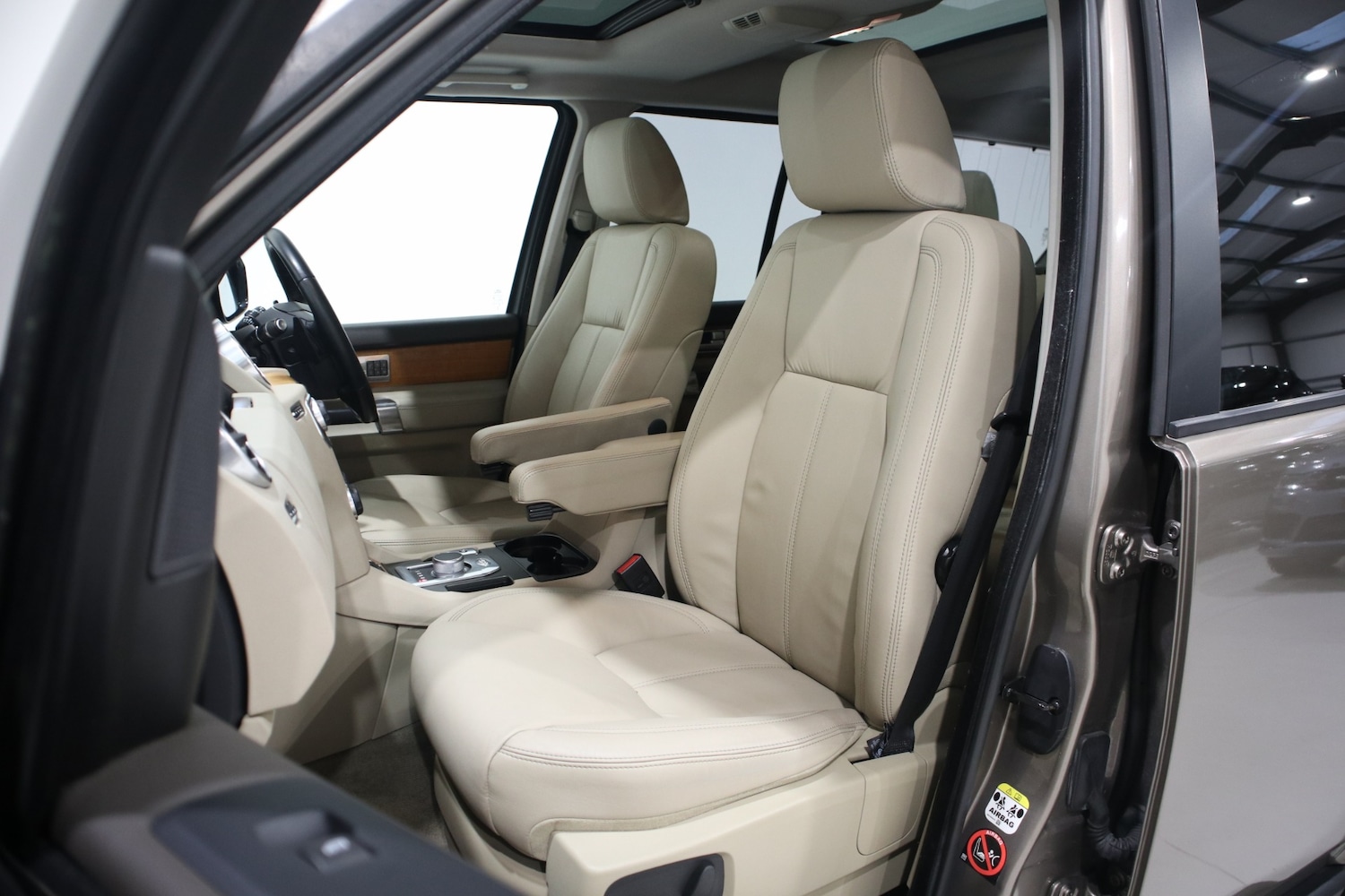 Used Land Rover Discovery 2015 for sale - 76882002: Photo 2