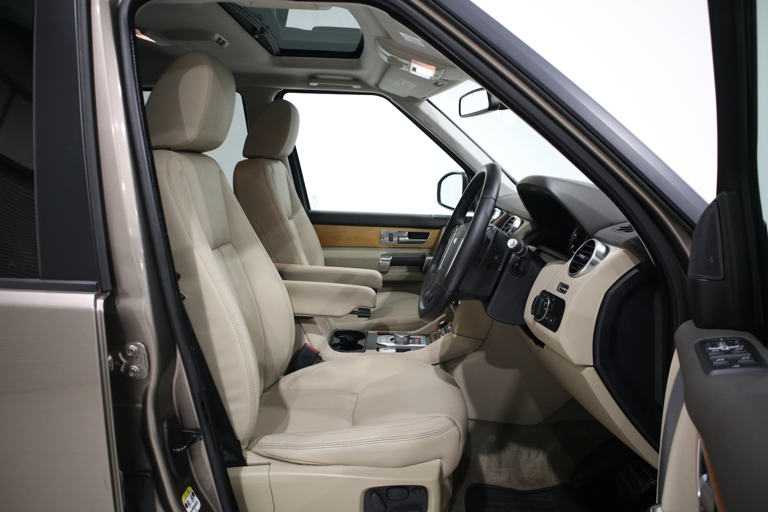 Used Land Rover Discovery 2015 for sale - 76882002: Photo 22