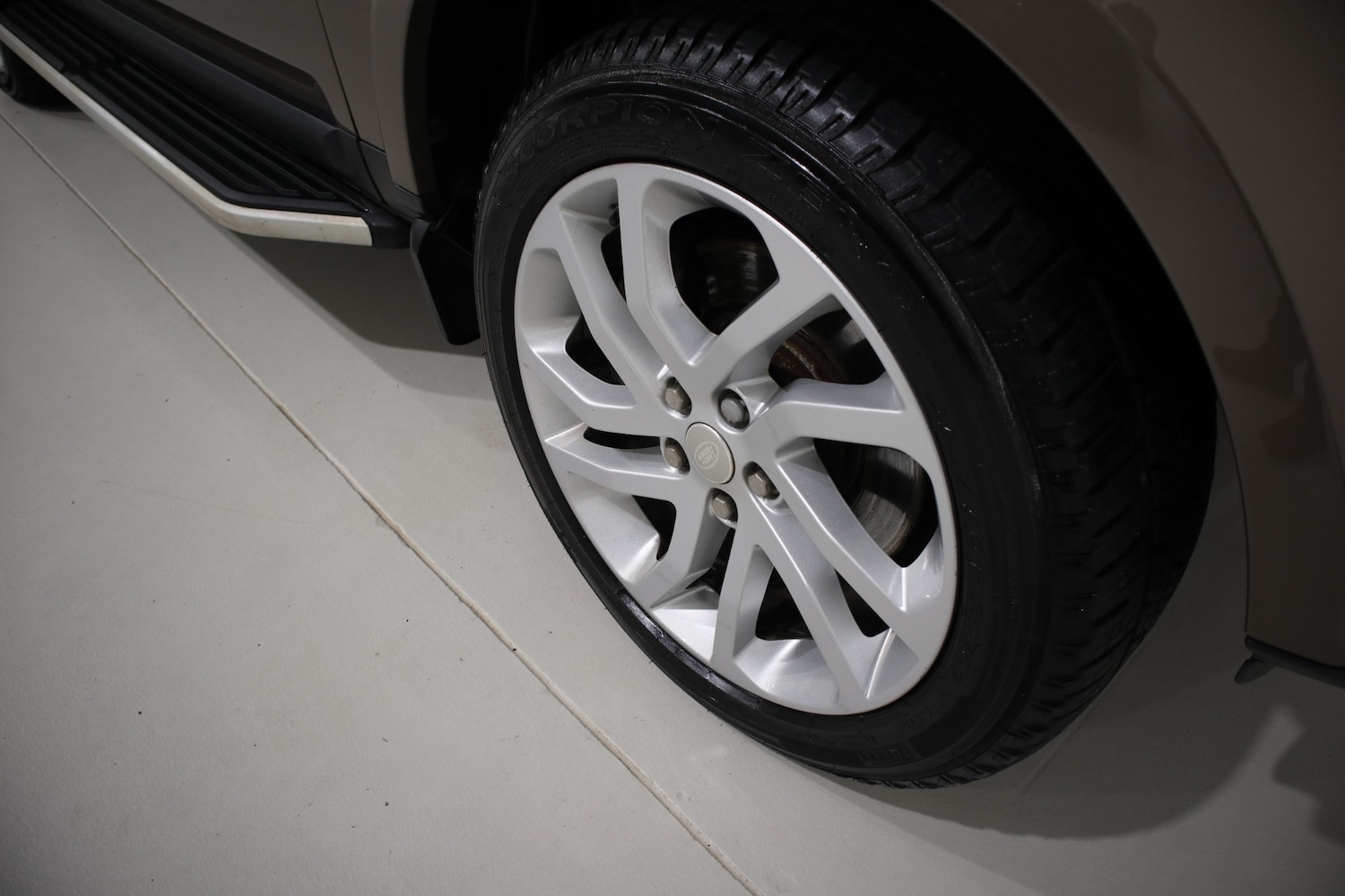 Used Land Rover Discovery 2015 for sale - 76882002: Photo 29