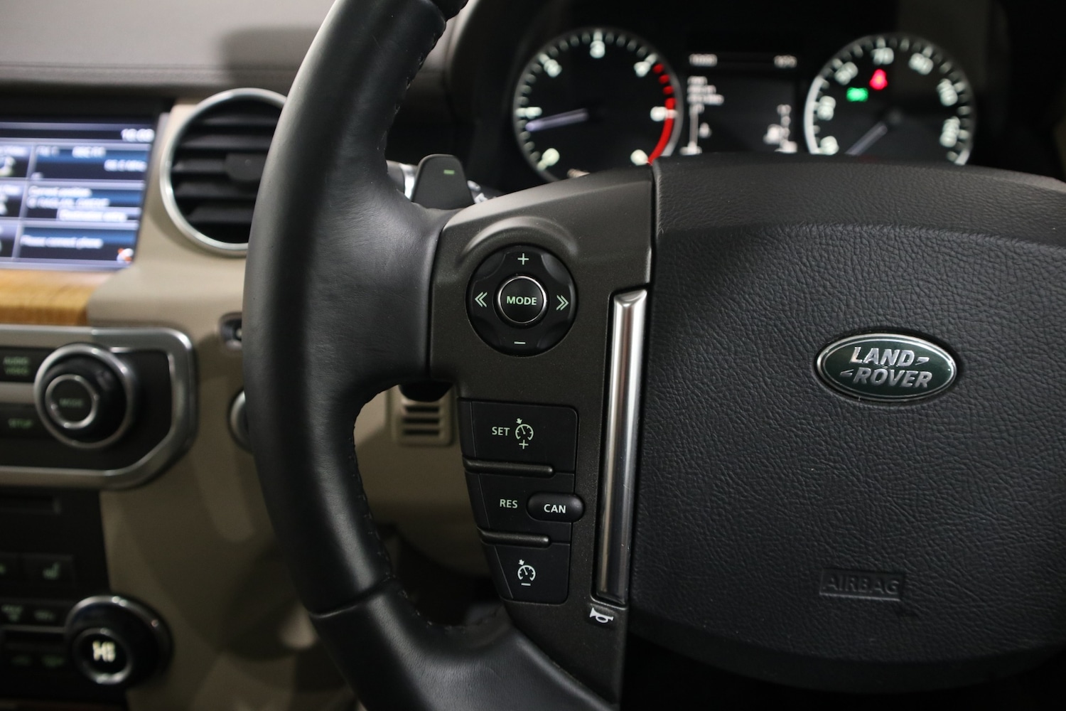 Used Land Rover Discovery 2015 for sale - 76882002: Photo 34