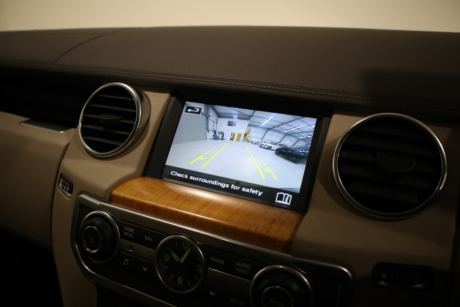 Used Land Rover Discovery 2015 for sale - 76882002: Photo 42