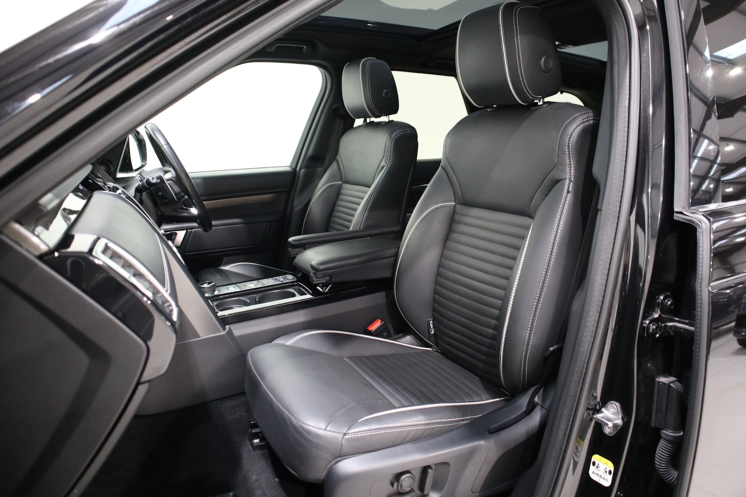 Used Land Rover Discovery 2019 for sale - 76662836: Photo 11