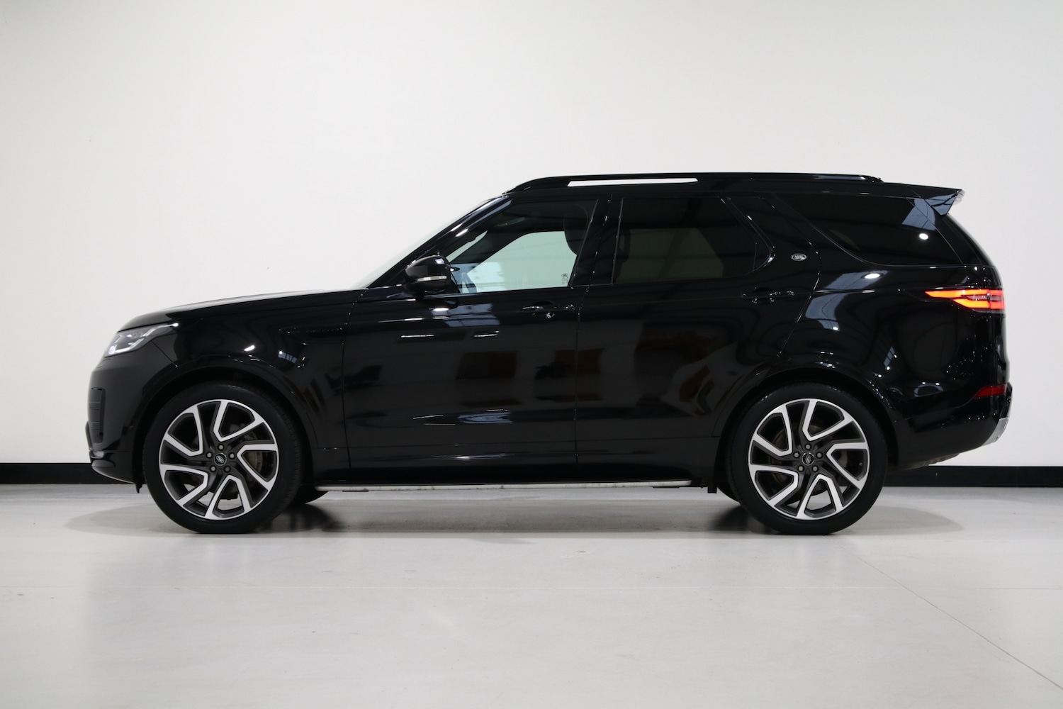 Used Land Rover Discovery 2019 for sale - 76662836: Photo 8