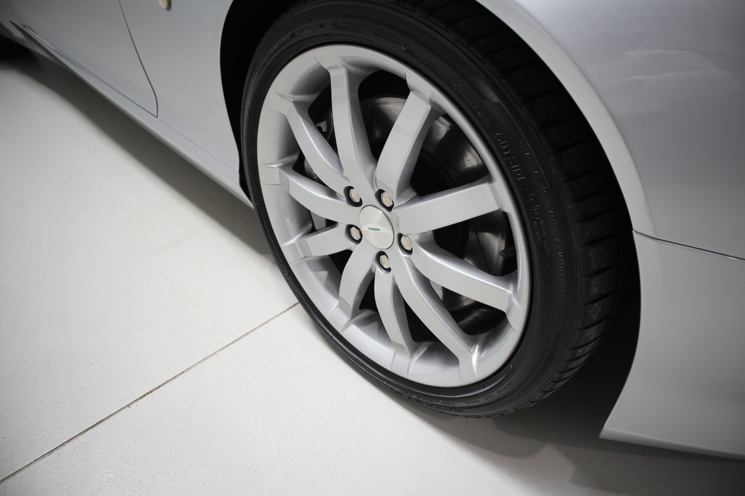 Used Aston Martin DB9 2004 for sale - 76663633: Photo 11