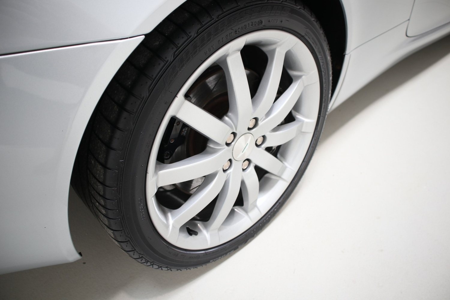 Used Aston Martin DB9 2004 for sale - 76663633: Photo 13