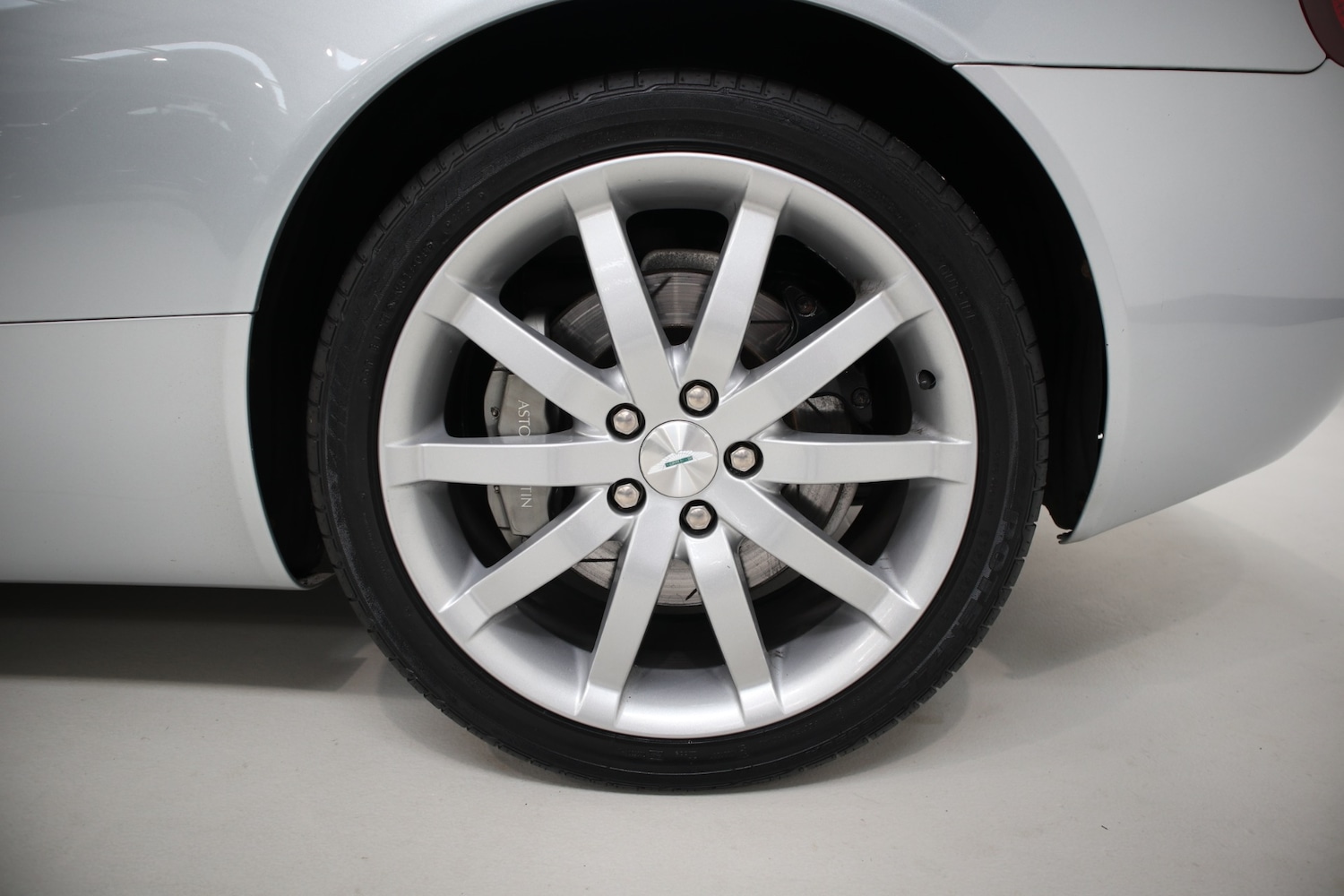 Used Aston Martin DB9 2004 for sale - 76663633: Photo 14