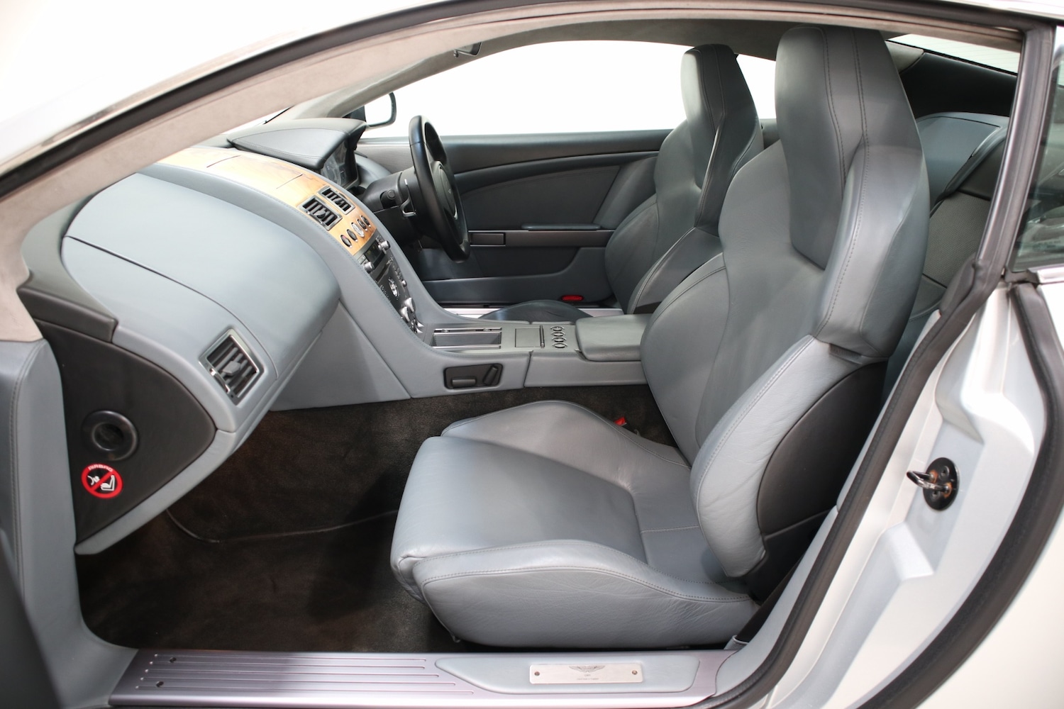 Used Aston Martin DB9 2004 for sale - 76663633: Photo 18