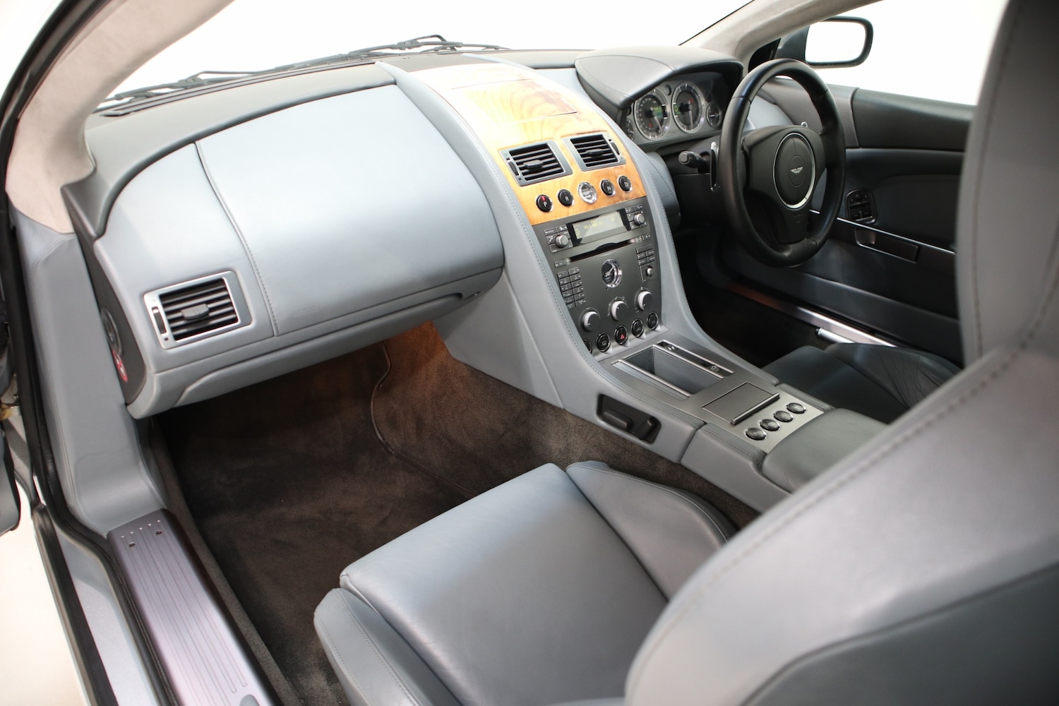 Used Aston Martin DB9 2004 for sale - 76663633: Photo 19