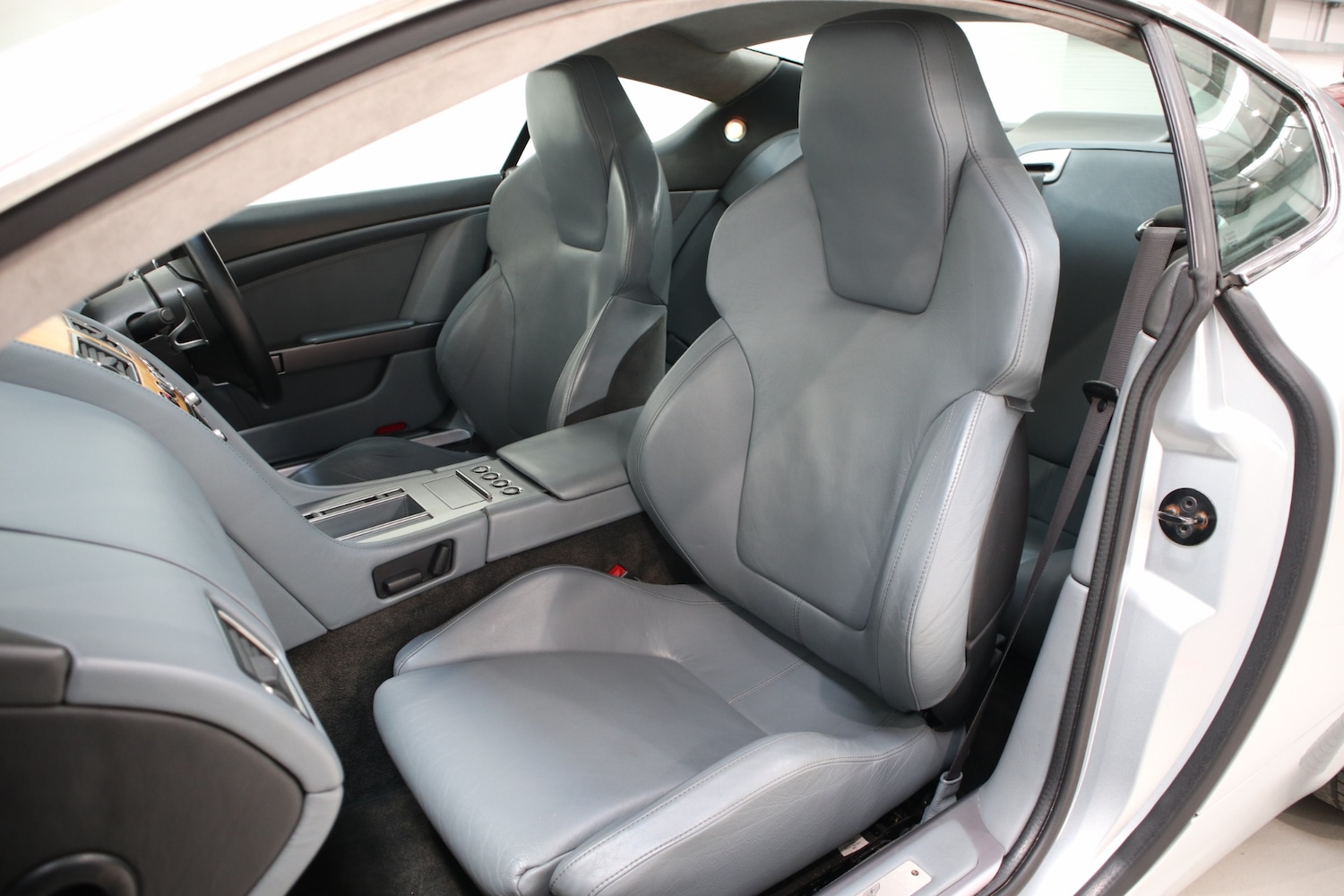 Used Aston Martin DB9 2004 for sale - 76663633: Photo 20