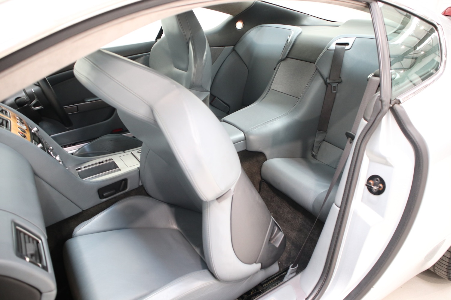 Used Aston Martin DB9 2004 for sale - 76663633: Photo 22