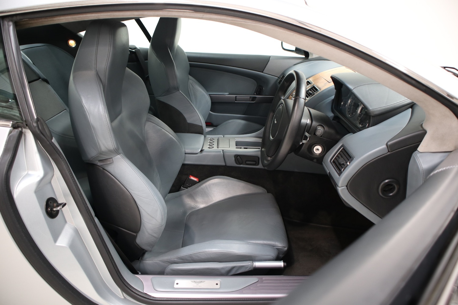 Used Aston Martin DB9 2004 for sale - 76663633: Photo 25