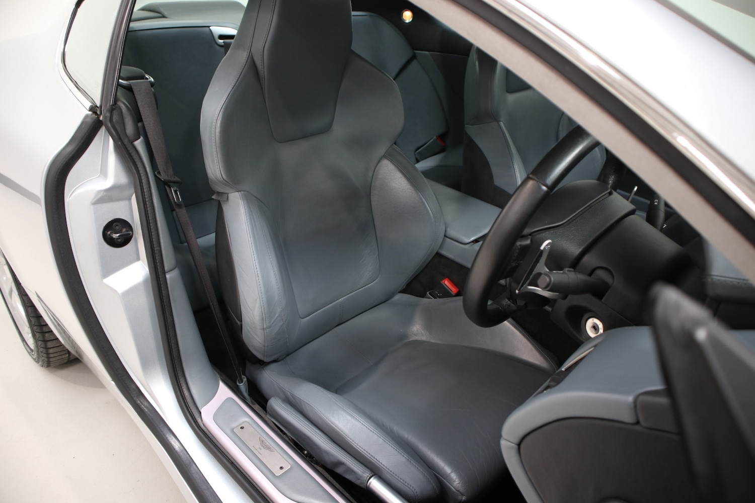 Used Aston Martin DB9 2004 for sale - 76663633: Photo 26