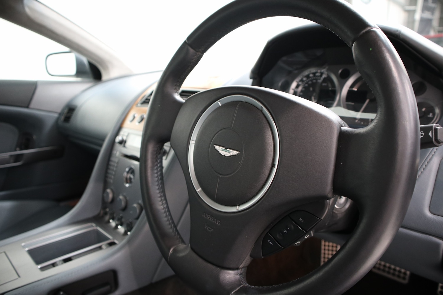 Used Aston Martin DB9 2004 for sale - 76663633: Photo 29