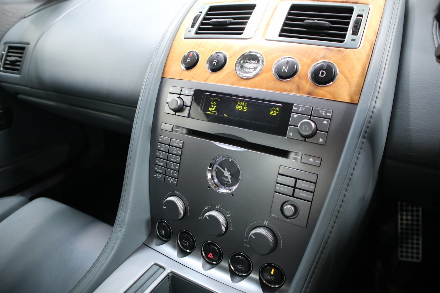 Used Aston Martin DB9 2004 for sale - 76663633: Photo 33