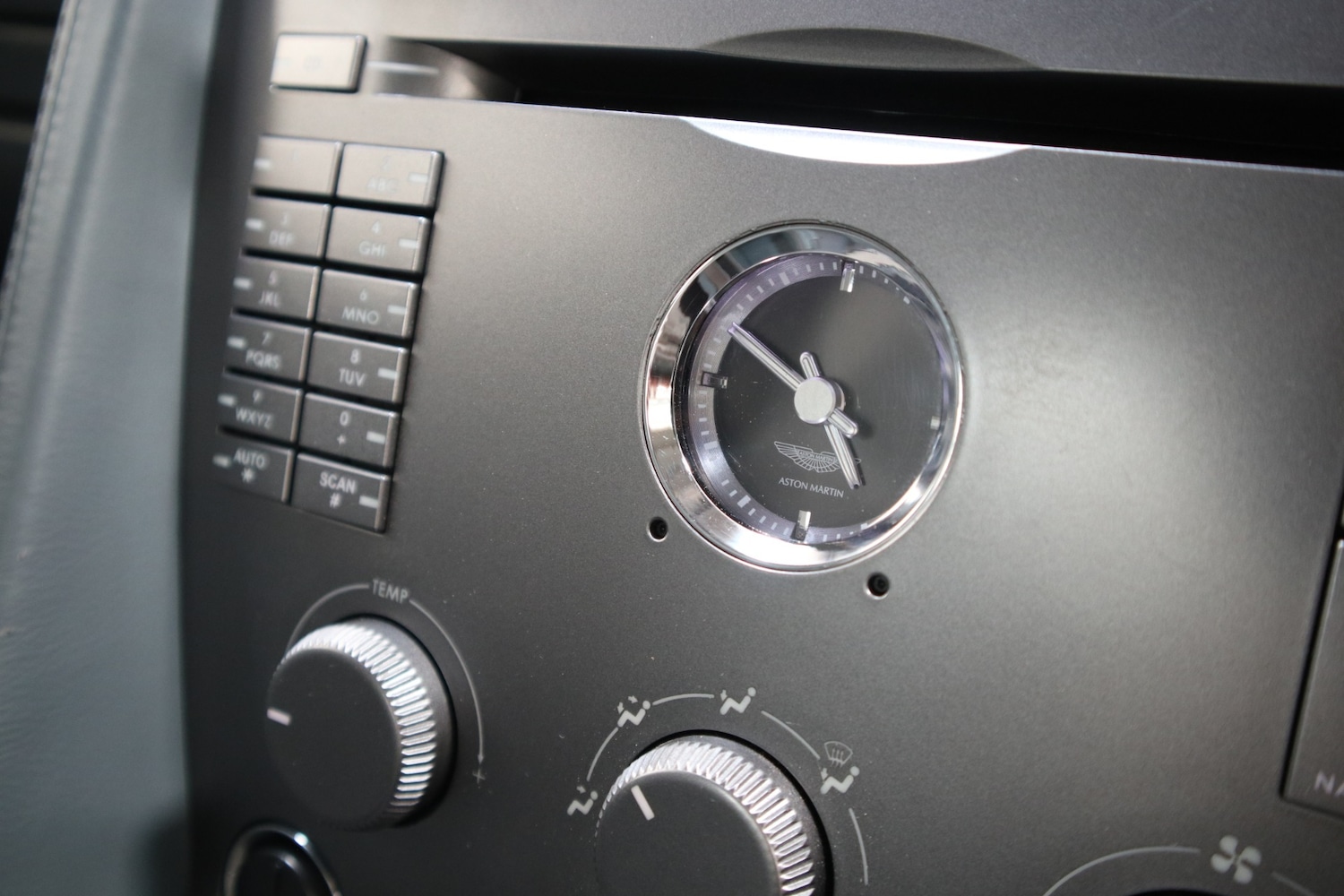 Used Aston Martin DB9 2004 for sale - 76663633: Photo 35