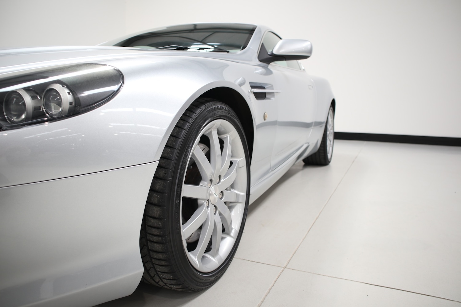 Used Aston Martin DB9 2004 for sale - 76663633: Photo 6