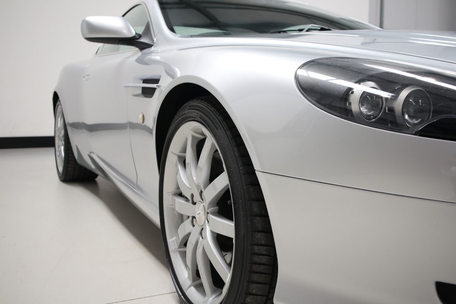Used Aston Martin DB9 2004 for sale - 76663633: Photo 7
