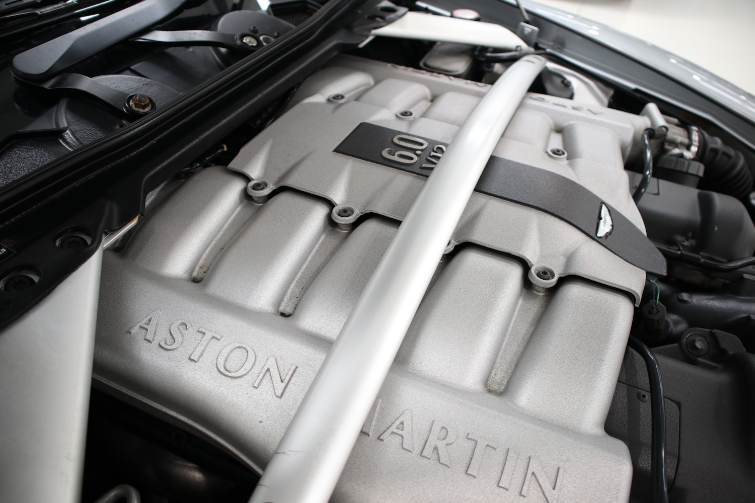 Used Aston Martin DB9 2004 for sale - 76663633: Photo 8