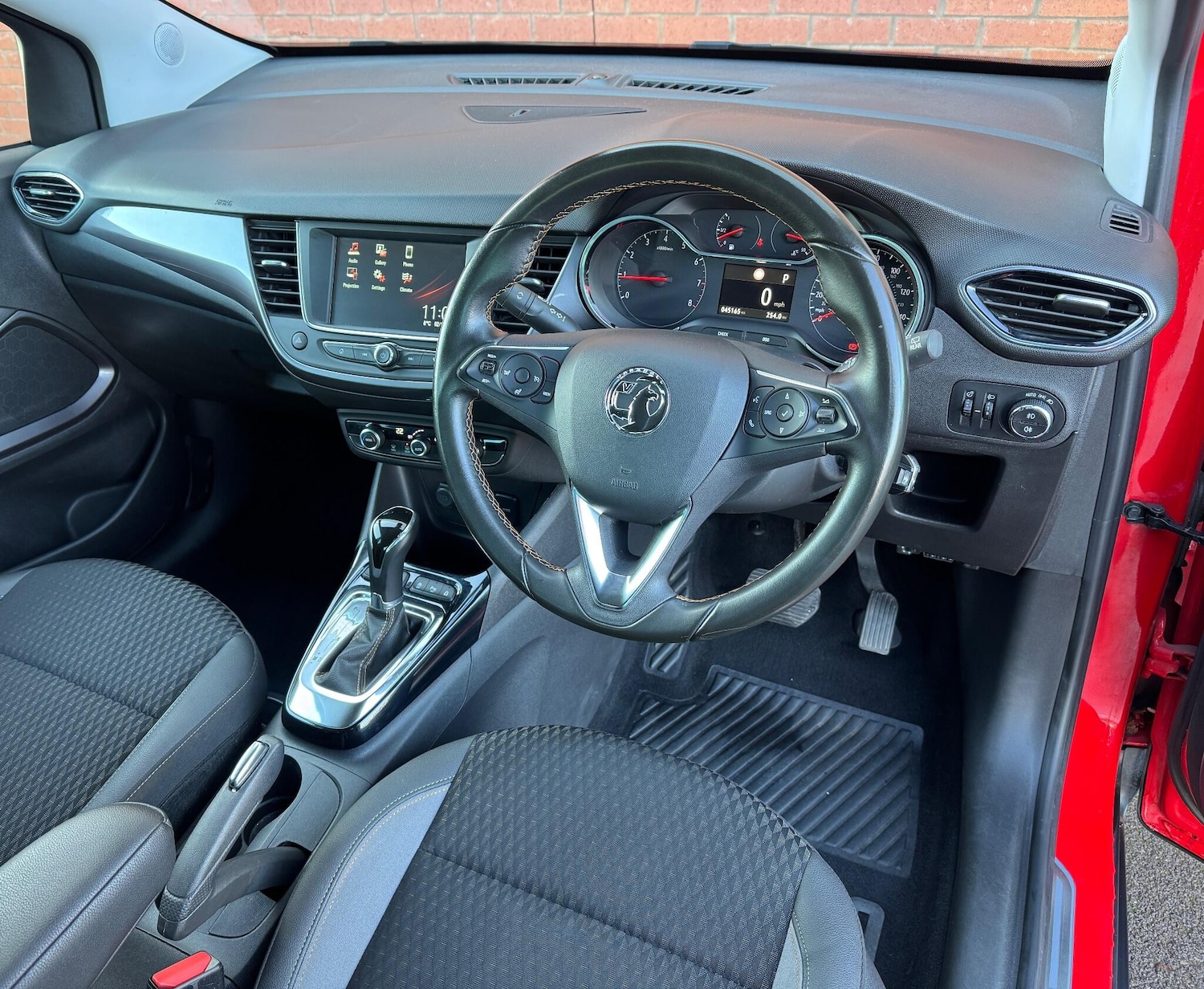 Used Vauxhall Crossland X 2019 for sale - 76801953: Photo 2