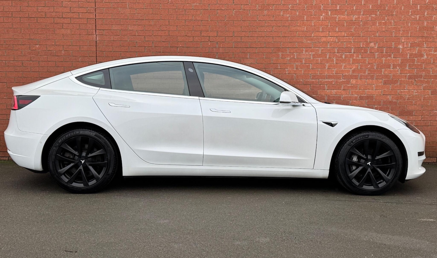 Used Tesla Model 3 2019 for sale - 77377618: Photo 2