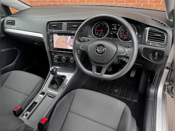 Used Volkswagen Golf 2019 for sale - 75430812: Photo
