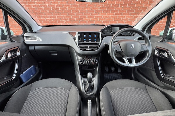 Used Peugeot 208 2017 for sale - 76306736: Photo 15