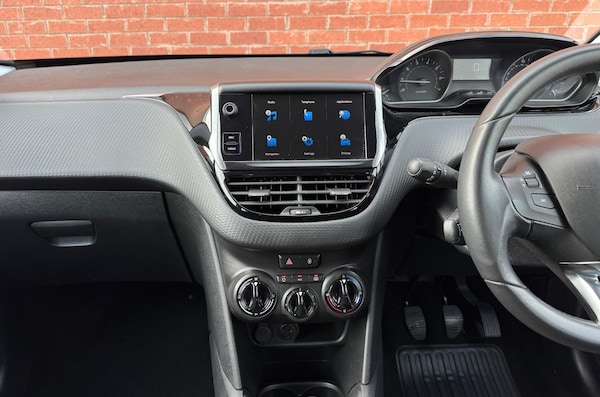 Used Peugeot 208 2017 for sale - 76306736: Photo 16