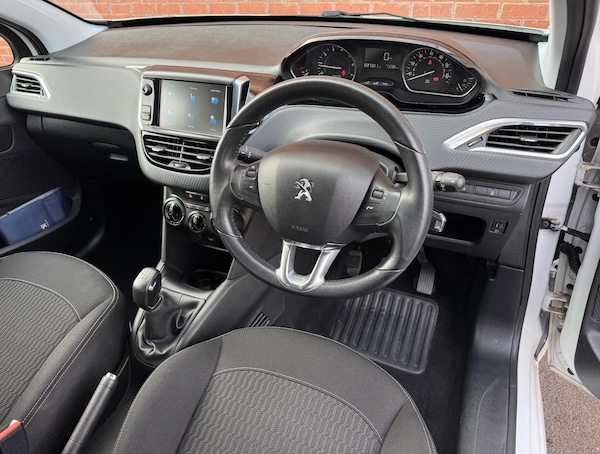 Used Peugeot 208 2017 for sale - 76306736: Photo 2