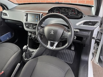 Used Peugeot 208 2017 for sale - 76306736: Photo 2