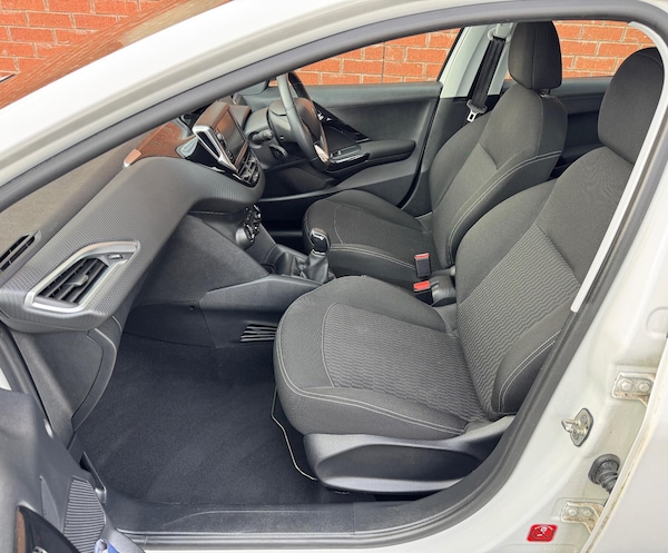 Used Peugeot 208 2017 for sale - 76306736: Photo 30