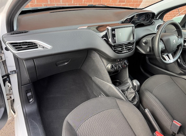 Used Peugeot 208 2017 for sale - 76306736: Photo 31